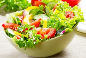 ダイエット中　間食　サラダ　太らない　ビタミン　ミネラル　食物繊維
