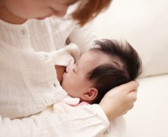 授乳中　断食ダイエット　危険　母乳　栄養不足