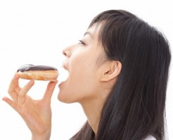 お菓子だけ食べる　ダイエット　栄養不足　栄養失調