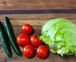 ダイエット中　間食　オススメ　野菜　レタス　トマト　きゅうり