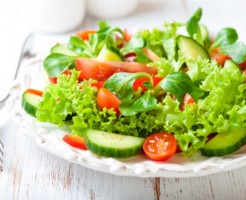 ダイエット　食事制限　サラダ　ビタミン　ミネラル　食物繊維