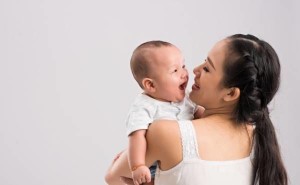 産後ダイエット　赤ちゃん　抱っこ　注意点　揺さぶられ症候群